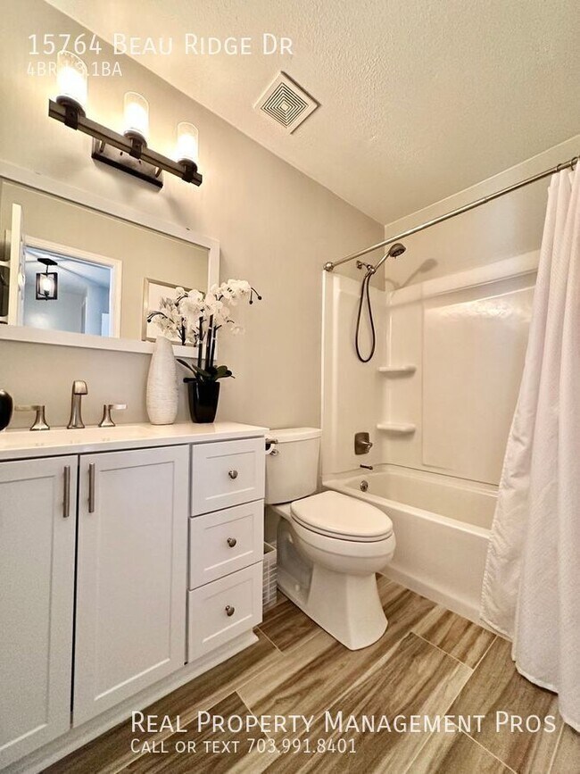 Building Photo - 15764 Beau Ridge Dr