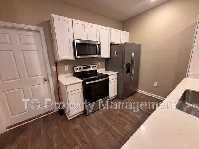 Building Photo - 903 Rivertree Pl
