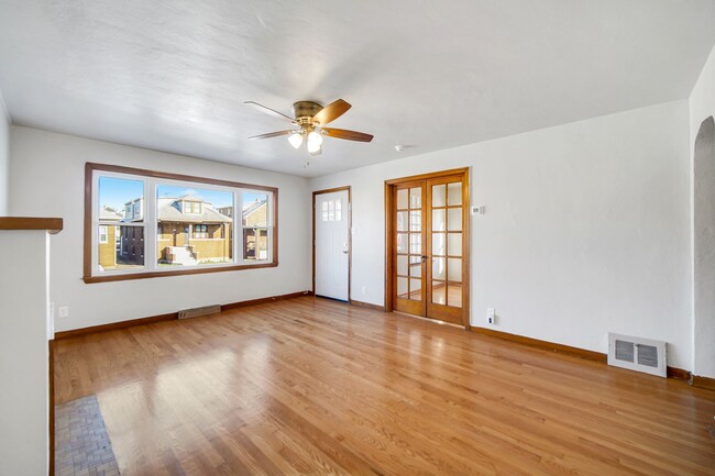 Building Photo - Newly Renovated 2BD/1BA Home