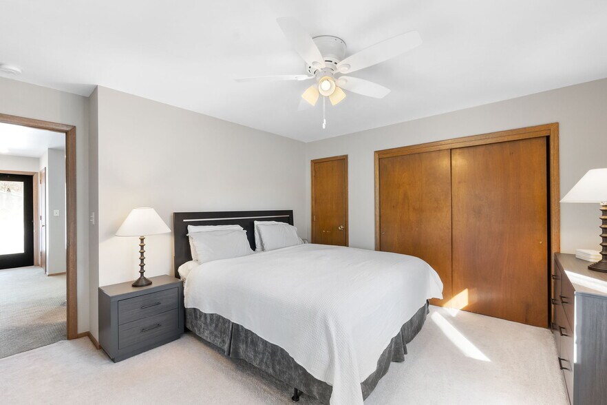Master/Primary Bedroom - 318 Highland Dr