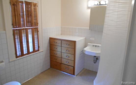 Building Photo - 735 N Main St