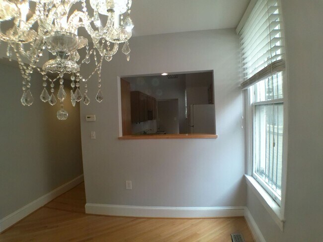 Building Photo - 14 E Mt Vernon Pl
