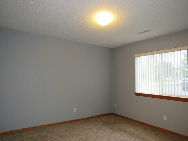 Building Photo - 3470 Parkwild Dr