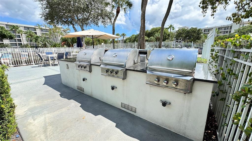 Building Photo - 2650 S Course Dr