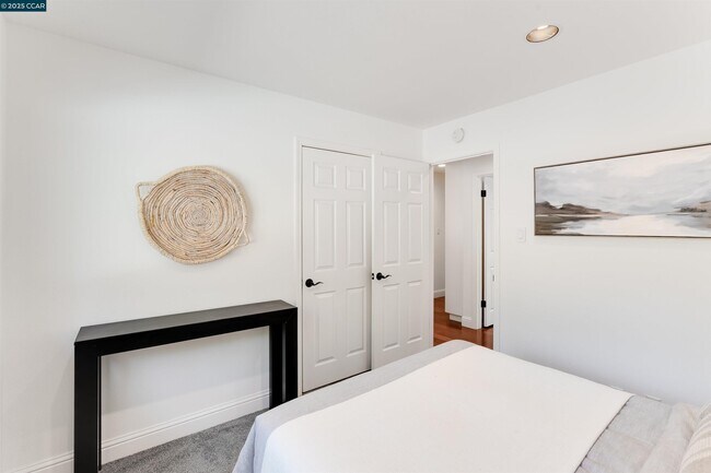 Building Photo - 2424 San Miguel Dr