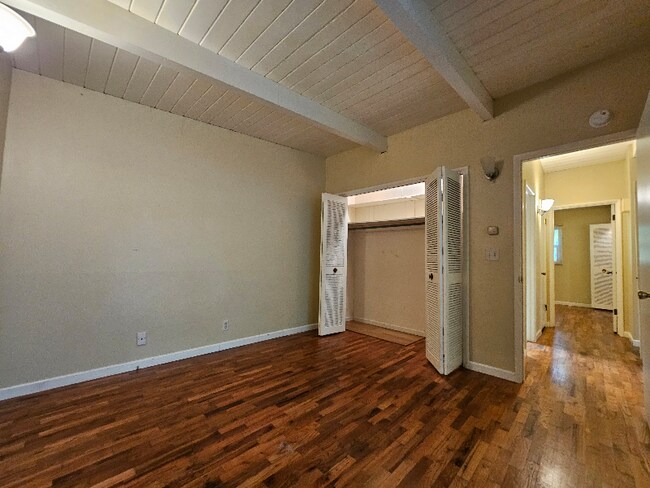 Building Photo - 517 NE 8th St