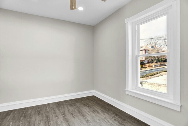 Building Photo - 17 N Church St