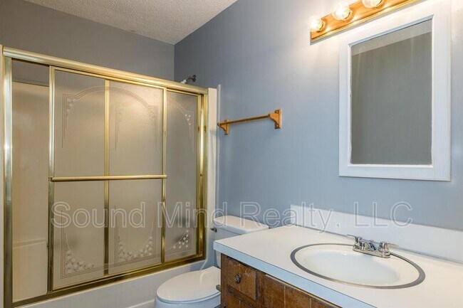 Building Photo - 409 Foxhall Dr