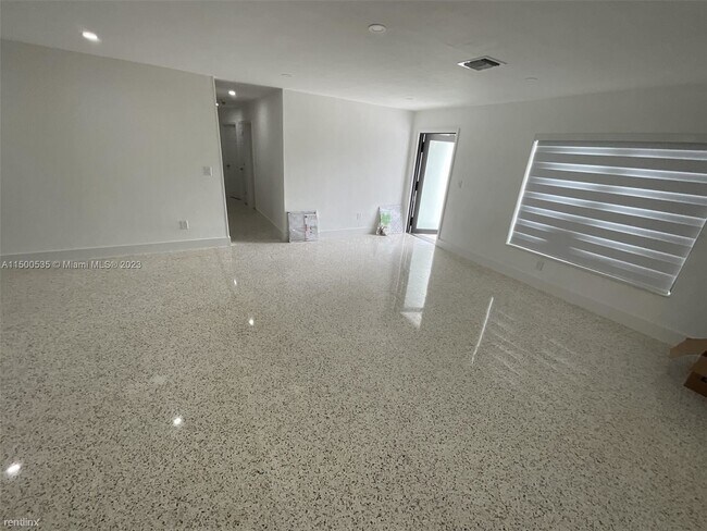 Building Photo - 3 br, 2 bath House - 12333 SW 27th St # 0