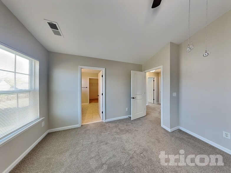 Building Photo - 651 Braekel Way