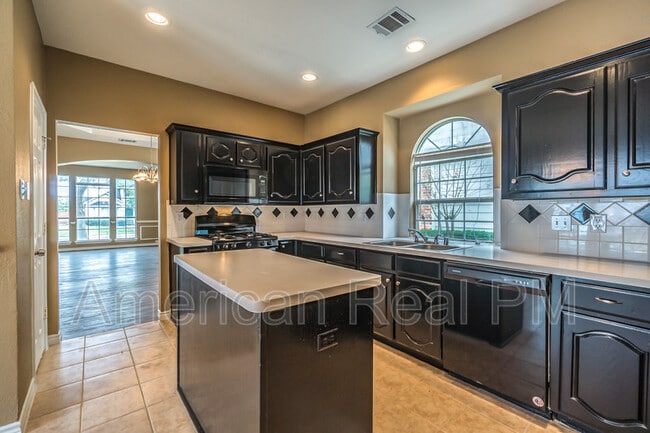 Building Photo - 401 Buffalo Creek Dr