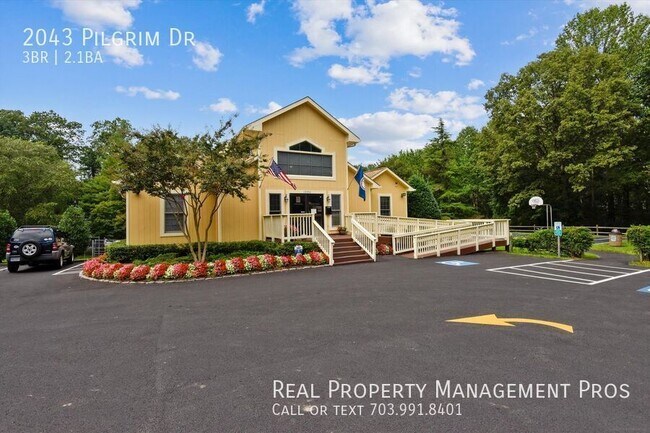 Building Photo - 2043 Pilgrim Dr