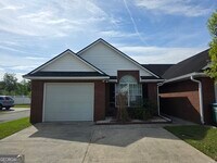 Building Photo - 136 Towne Pk E Dr