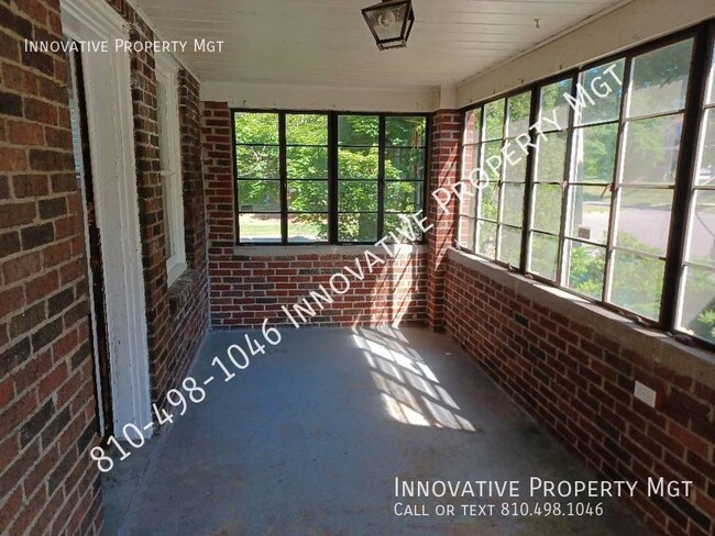 Building Photo - Large 3-4 bedroom home with closed in porch.