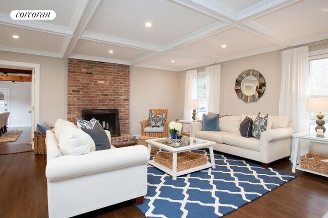 Building Photo - 320 Edge of Woods Rd