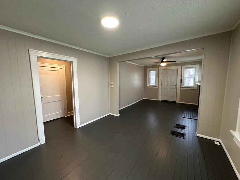 Building Photo - 424 Cherry St