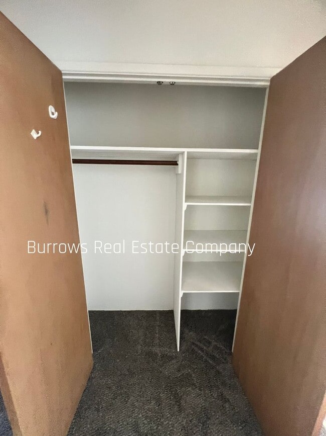 Building Photo - Midtown Ventura - 1 bedroom, 1 bathroom upstairs apartment