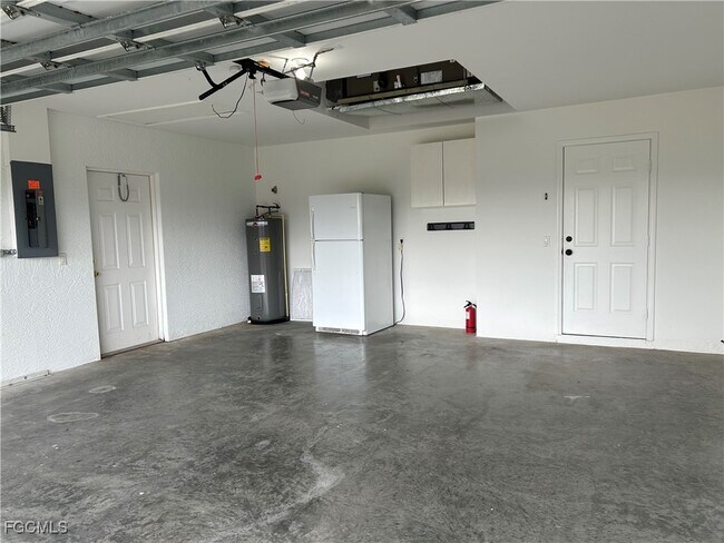 Building Photo - 2213 SW 13th St