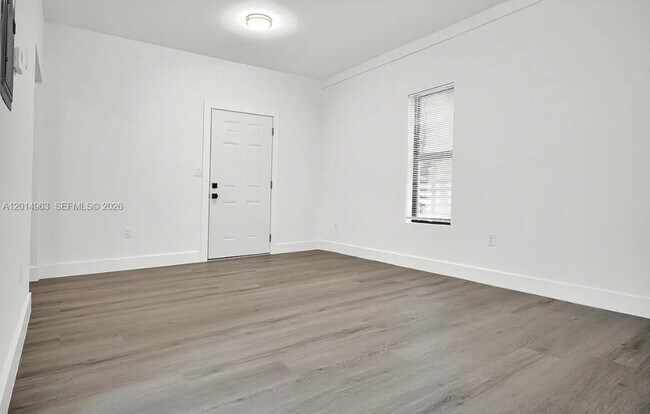 Building Photo - 638 SW 21st Ave