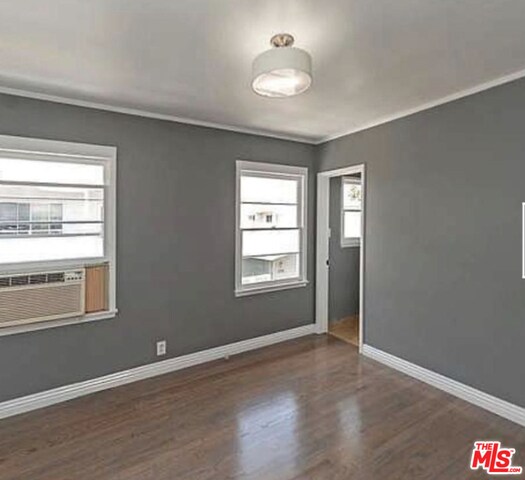 Building Photo - 852 11th St
