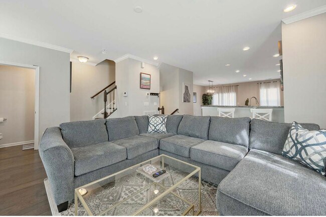 Building Photo - 337 Roche Dr