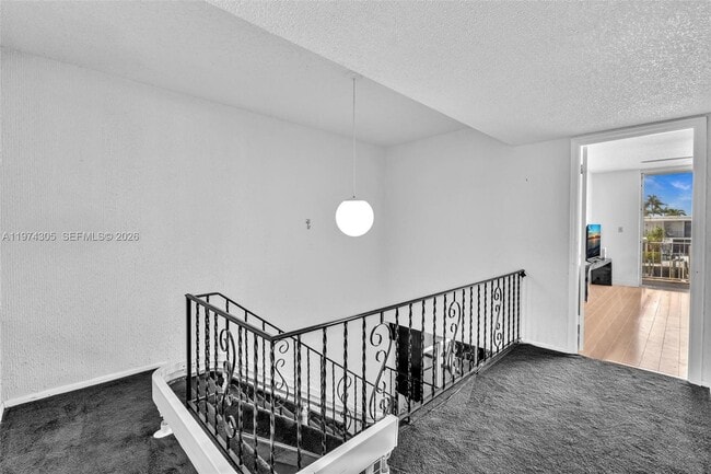 Building Photo - 825 NE 26th Ave