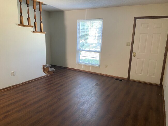 Building Photo - 3047 Bethel Rd