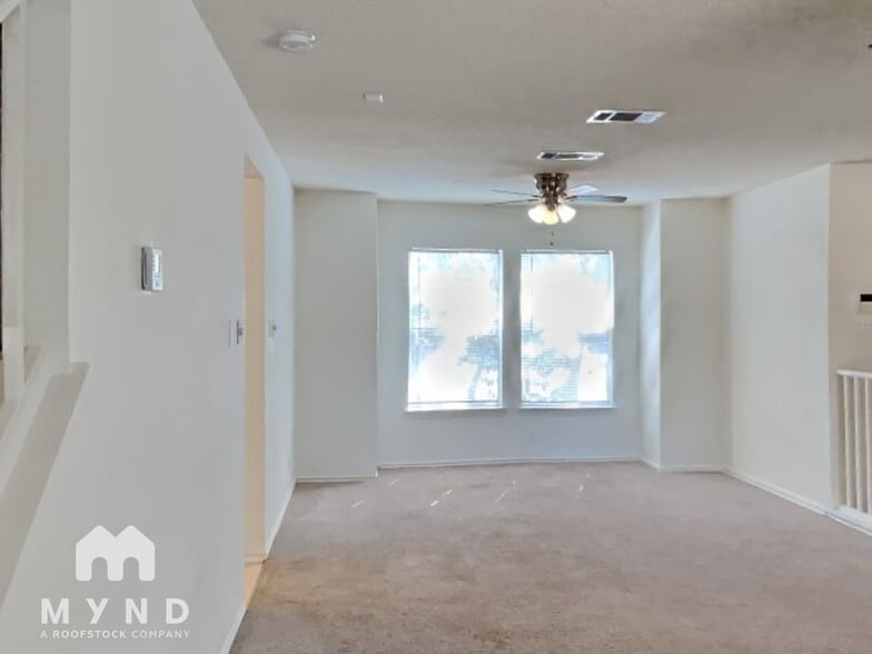 Building Photo - 205 Covala Dr