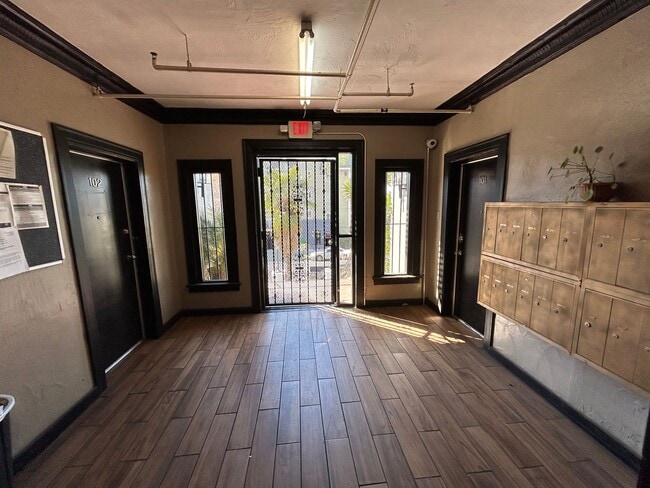 Building Photo - 316 S Berendo St