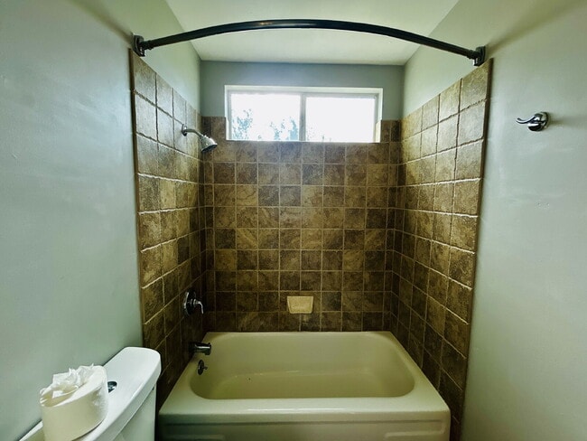Building Photo - Spacious 2 bd, 2 ba with attached finished garage