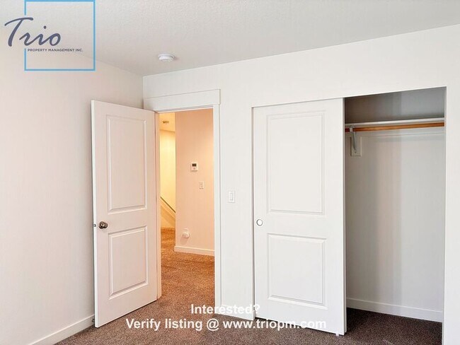 Building Photo - 2442 Brackenfern Blvd