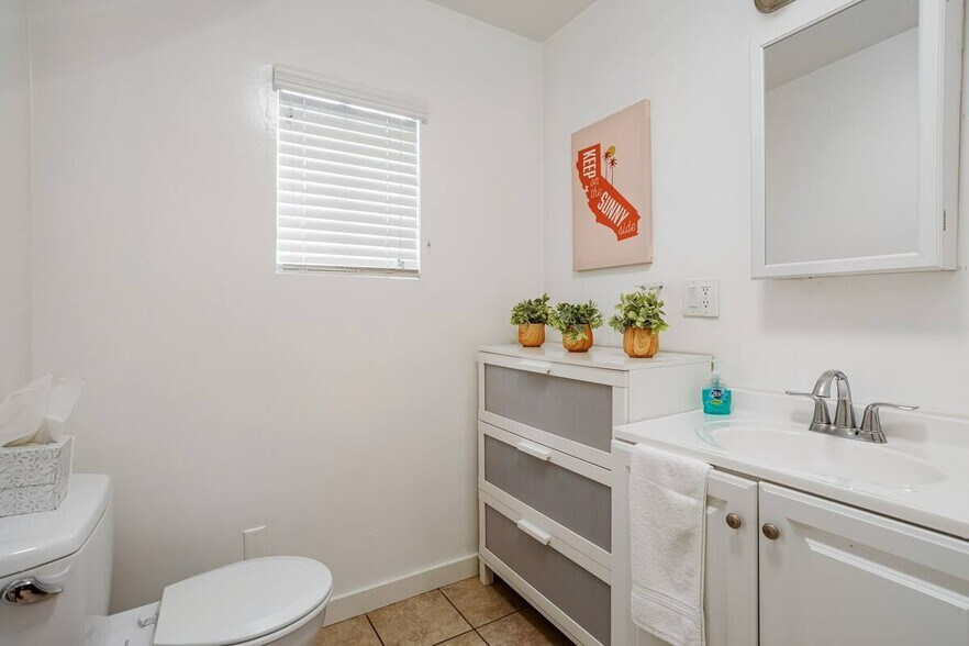 Building Photo - 1806 Washington Way