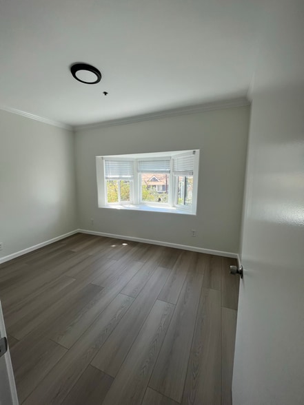 Primary Photo - 1072 Laguna Ave