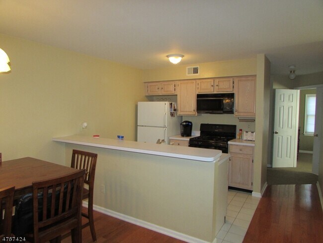 Building Photo - 8 Genoble Rd