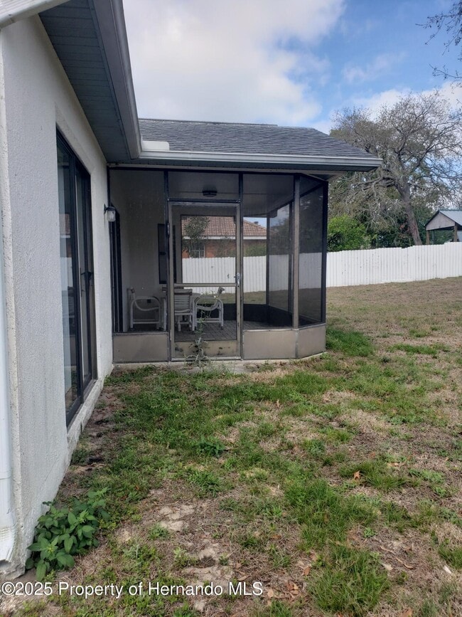 Building Photo - 7431 Flyway Dr