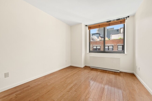 Building Photo - 520 W 23rd St