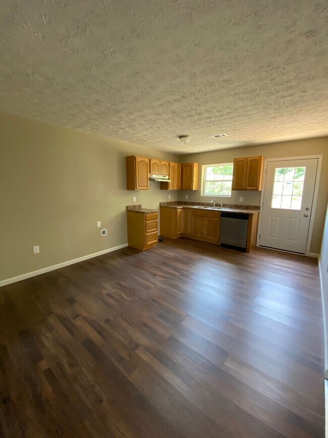 Building Photo - Single Family Home in White Pine TN