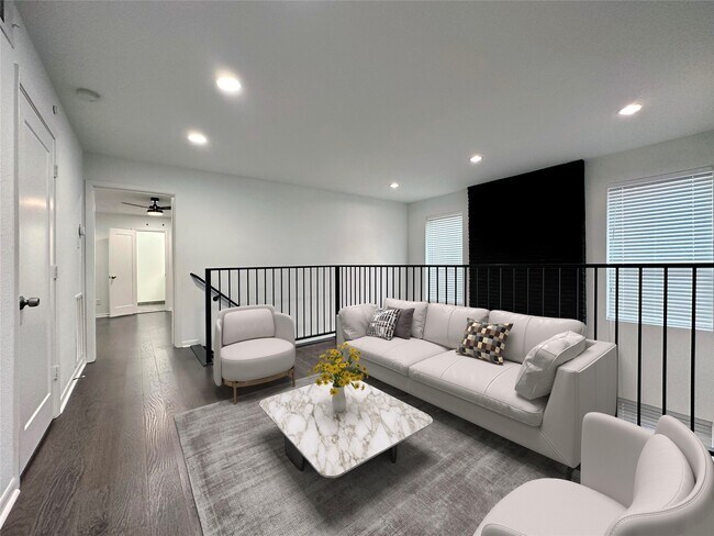 Building Photo - 5528 Beverly Hill St