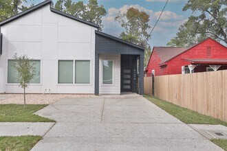 Building Photo - 8109 Bigwood St