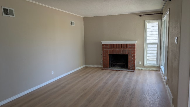 Building Photo - 2416 5th Ave N