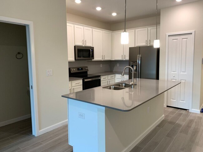 Building Photo - 9890 Red Eagle Dr