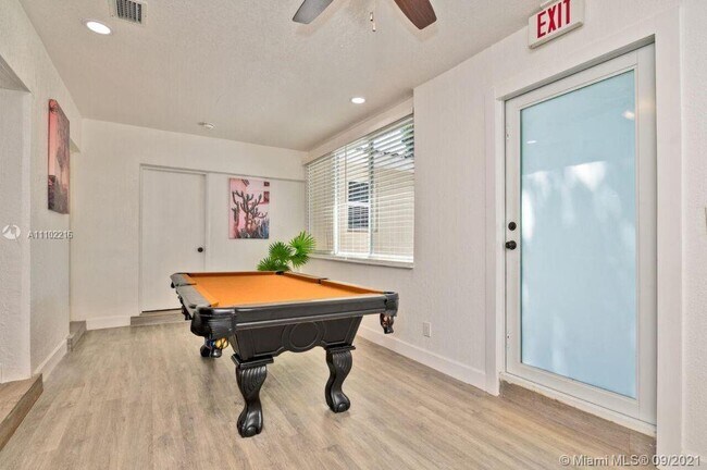 Building Photo - 5510 Pierce St