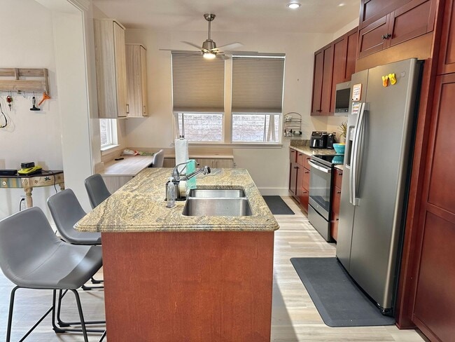 Building Photo - Modern & Custom 3 Bedroom / 2.5 Bathroom H...