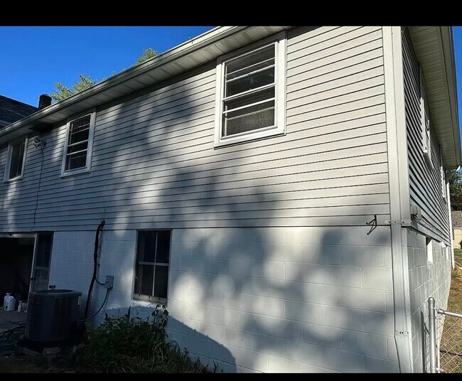 Building Photo - 82 Brookwood Way S