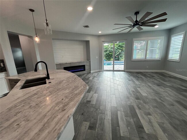 Building Photo - 25427 Doredo Dr
