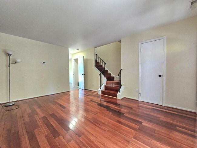 Building Photo - 8561 Southlawn Ct