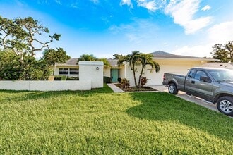 Building Photo - 2830 Wildwood Dr