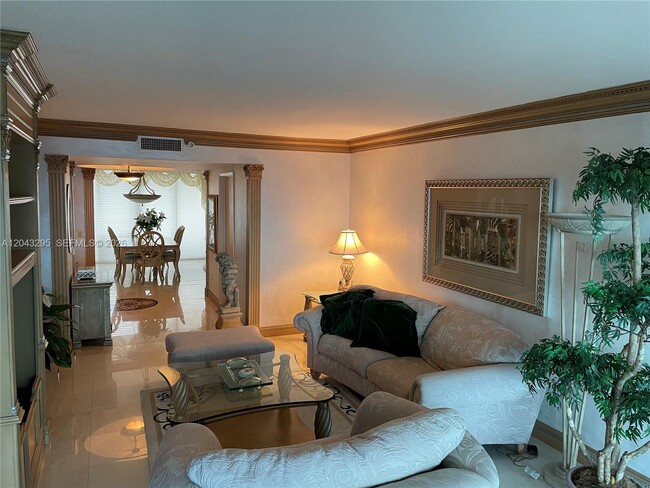 Building Photo - 17555 Collins Ave