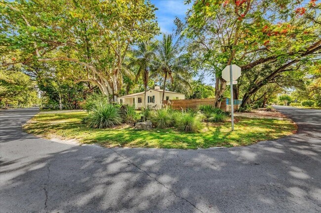Building Photo - 7341 SW 64th Ct