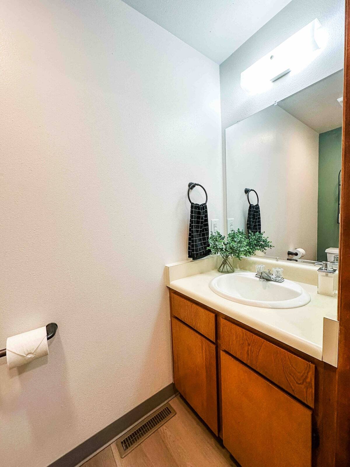 Building Photo - 329 Bessie St